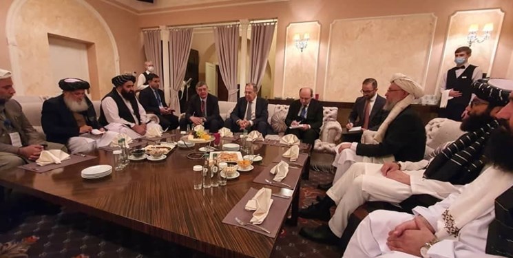 دیدار معاون نخست وزیر طالبان با لاوروف در حاشیه نشست مسکو