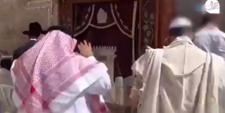 دیوار ندبه، قبله هیأت بحرینی برای ادای نماز شد+فیلم