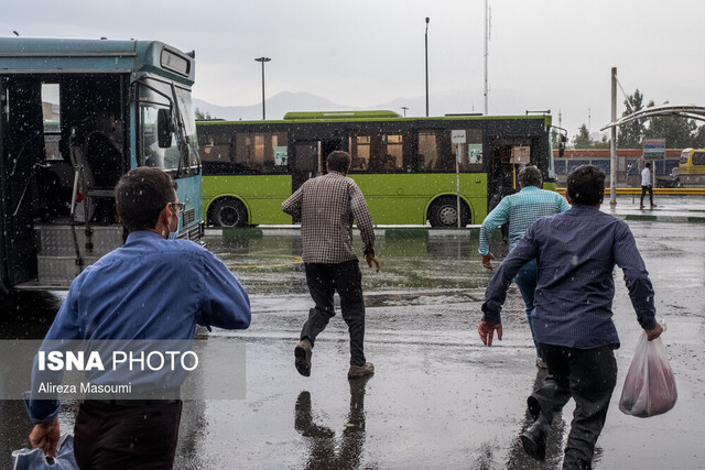 رگبار و کاهش دما تا ۱۰ درجه در برخی استانها/ افزایش ارتفاع موج در خلیج فارس رگبار و کاهش دما تا ۱۰ درجه در برخی استانها/ افزایش ارتفاع موج در خلیج فارس