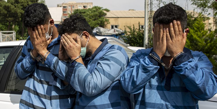 سرقت ۸ میلیارد تومانی دلار و سکه با تخریب در ورودی ساختمان/ دستگیری سارقان در شیراز سرقت ۸ میلیارد تومانی دلار و سکه با تخریب در ورودی ساختمان/ دستگیری سارقان در شیراز