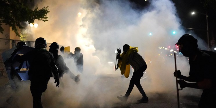 هشدار قانونگذاران آمریکایی درباره استفاده از گاز اشک‌آور برای کنترل تظاهرات