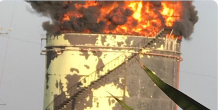 وقوع آتش‌سوزی بزرگ در تأسیسات نفتی جنوب لبنان+فیلم