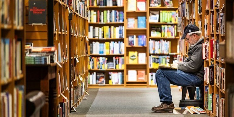 ۷۰ درصد فروش کتابفروشی‌ها کتاب نیست!/  گزارش میدانی از کتابفروشی‌های تهران و دلایل تغییر تدریجی ویترین آن‌ها