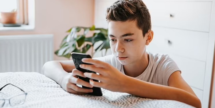 افزایش  زمان استفاده کودکان و نوجوانان از فضای مجازی به ۸ ساعت در روز