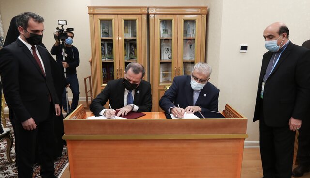 امضای قرار داد سه جانبه سوآپ گاز بین ایران، ترکمنستان و آذربایجان از خاک کشورمان امضای قرار داد سه جانبه سوآپ گاز بین ایران، ترکمنستان و آذربایجان از خاک کشورمان