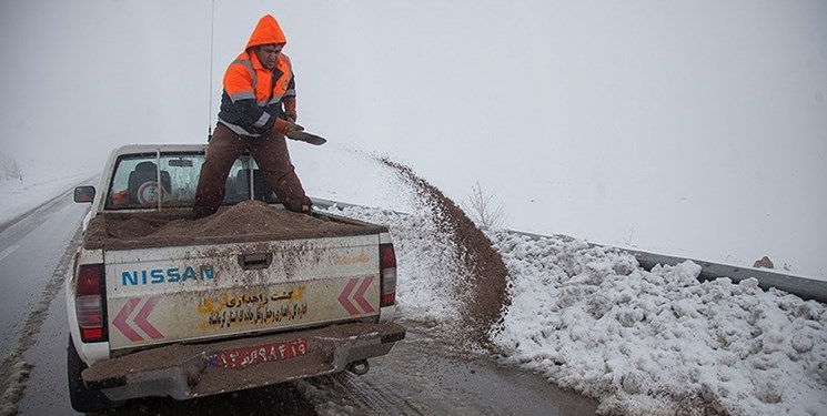 ترافیک سنگین در آزادراه تهران-‌شمال و محور چالوس/باران در جاده‌های ۱۸ استان