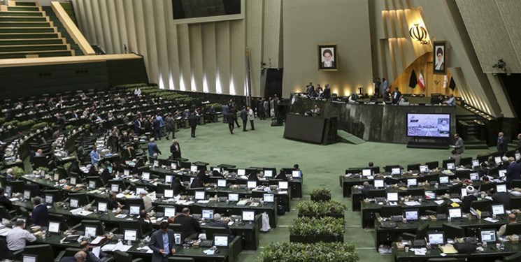 قرائت گزارش بررسی عملکرد حسن روحانی در ستاد کرونا/ مردم از عملکرد دولت سابق علیه کرونا ناراضی هستند