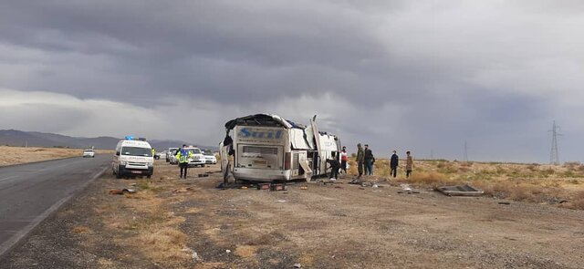 مرگ ۳نفر در واژگونی اتوبوس کرج مشهد در گرمسار مرگ ۳نفر در واژگونی اتوبوس کرج مشهد در گرمسار