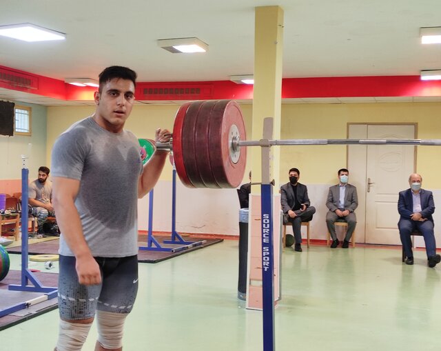 یکه‌تازی رسول معتمدی در بین وزنه برداران ۱۰۹ کیلوگرم لیگ برتر