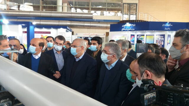 بازدید وزیر نفت از نمایشگاه توانمندیهای جهاد دانشگاهی بازدید وزیر نفت از نمایشگاه توانمندیهای جهاد دانشگاهی