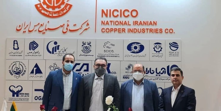 بازدید مدیرعامل شرکت تهیه و تولید مواد معدنی ایران از غرفه «مس»