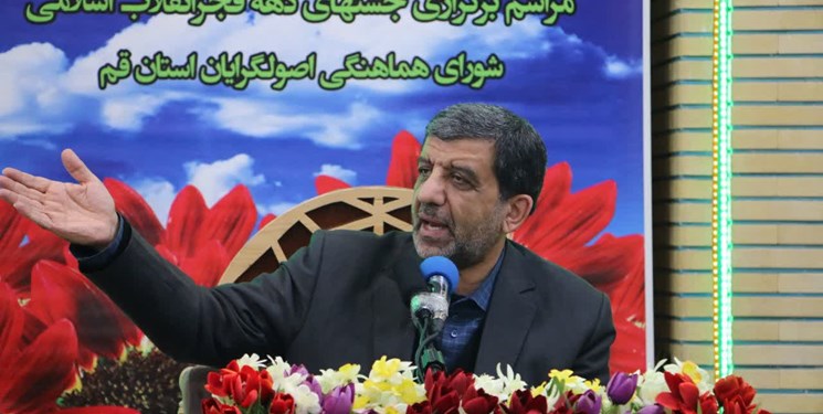 دشمن در فضای مجازی به دنبال القای نارضایتی مردم از انقلاب است
