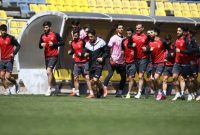 تمرین پرسپولیسی ها تحت تاثیر باد شدید تمرین پرسپولیسی ها تحت تاثیر باد شدید