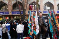 افزایش حقوق جلوی گسترش مشاغل کاذب را می‌گیرد