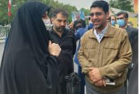 بازدید دختر شهید سلیمانی از غرفه‌های پیرامون مراسم راهپیمایی روز قدس
