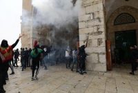 شلیک گاز اشک‌آور علیه نمازگزاران در مسجدالأقصی