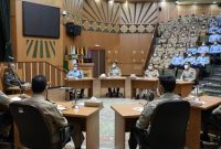 نشست هم‌اندیشی فرمانده کل ارتش با دانشجویان دافوس برگزار شد