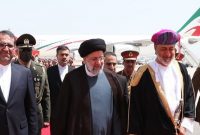 استقبال رسمی سلطان عمان از آیت‌الله رئیسی در کاخ سلطنتی العالم