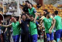استقلال با پرسپولیس برابر شد/ آبی‌ها در آستانه جاودانگی
