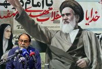عده‌ای علیرغم داشتن سابقه انقلابی به‌دلیل وادادگی و پوسیدگی ذهن و روح‌ خود شعارهای انقلاب را عوض می‌کنند