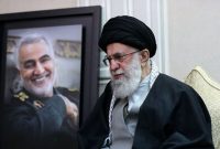 فیلم| قرائت خطبه عقد توسط رهبر انقلاب برای فرزندان دو شهید با حضور سردار سلیمانی