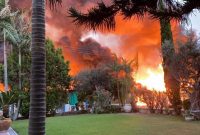 آتش‌سوزی گسترده در یک کارخانه در اراضی اشغالی+ویدئو
