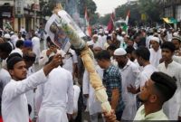 ادامه اعتراضات به هتک حرمت پیامبر اسلام؛ پلیس هند: حداقل دو نفر کشته شدند