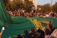 اهتزاز پرچم رضوی بر بام تهران اهتزاز پرچم رضوی بر بام تهران