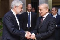بررسی همکاری‌های اقتصادی در دیدار سفیر ایران با نخست‌وزیر پاکستان