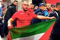 هو کردن سرود رژیم صهیونیستی و اهتزاز پرچم فلسطین در میدان فوتبال+عکس