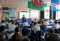 تاثیر فقر بر شکاف علمی میان دانش‌آموزان در انگلیس