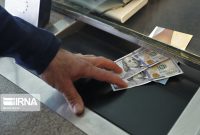تداوم کاهش قیمت دلار در صرافی‌های بانکی 