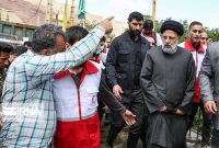 حضور سرزده رئیس جمهور در منطقه سیل زده فیروزکوه/ رئیسی: نیروهای امدادی با تمام توان در حال امدادرسانی به مردم سیل زده هستند