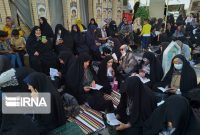 خلوتی با خدا در زیر آسمان/ لحظاتی از روز عرفه در کرمان