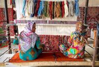 سه کارگاه روستایی فرش‌بافی در نرماشیر احیا می‌شود