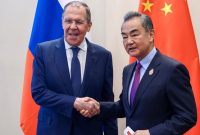لاوروف: به رغم فشار آمریکا، تعامل روسیه و چین بیشتر می‌شود