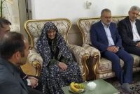 معاون پارلمانی رئیس جمهور با خانواده شهید لطیفی در خمین دیدار کرد