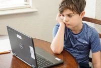 نگرانی‌های مادرانه از حضور کودکان در فضای مجازی/ کاربران فارس:‌ آسیب‌ اینترنت به فرزندانمان قابل جبران‌ نیست