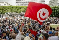 پنج حزب تونسی رئیس جمهور این کشور را به نقض قانون متهم کردند