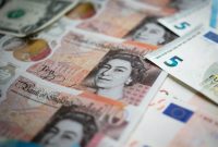 کاهش ارزش پوند به دلیل نوسانات سیاسی در انگلیس