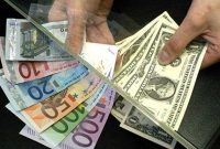 افزایش اندک قیمت دلار و یورو در صرافی‌های بانکی 