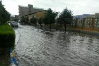 بارش‌های همرفتی در غرب اصفهان به آبگرفتگی معابر منجر شد