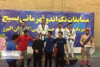 تکواندوکاران بسیجی استان سمنان در مسابقات قهرمانی کشور نشان برنز برگردن آویختند