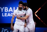 در آستانه حضور تیم ملی والیبال در قهرمانی جهان؛ عبادی‌پور بازوبند کاپیتانی را به موسوی داد