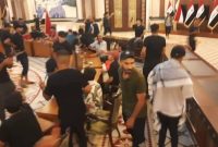 دور تازه تجمع صدریها در منطقه سبز بغداد/ تجمع‌کنندگان وارد کاخ ریاست جمهوری شدند