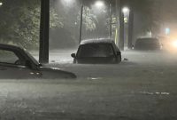 سیل شدید در «دالاس آمریکا»؛ فرو رفتن خودروها در آب