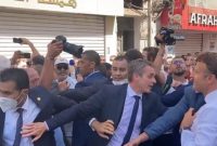 ماکرون در محاصره معترضان الجزایری؛ «زنده باد الجزایر»+فیلم