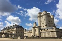 پاریس، روس‌ها را از بازدید یک قلعه قرون وسطایی محروم کرد