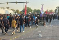 پیش از ۵ عصر؛ بیقراری خیابان های بغداد زیر تیغ بیرحم آفتاب و گام هزاران معترض