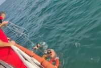 چهار خدمه یک لنج ماهیگیری در انزلی نجات یافتند